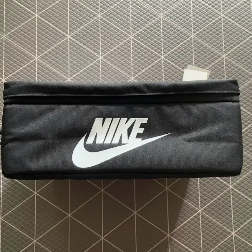 [SOLD OUT] [새상품] 나이키 슈박스 백 12L 블랙 화이트