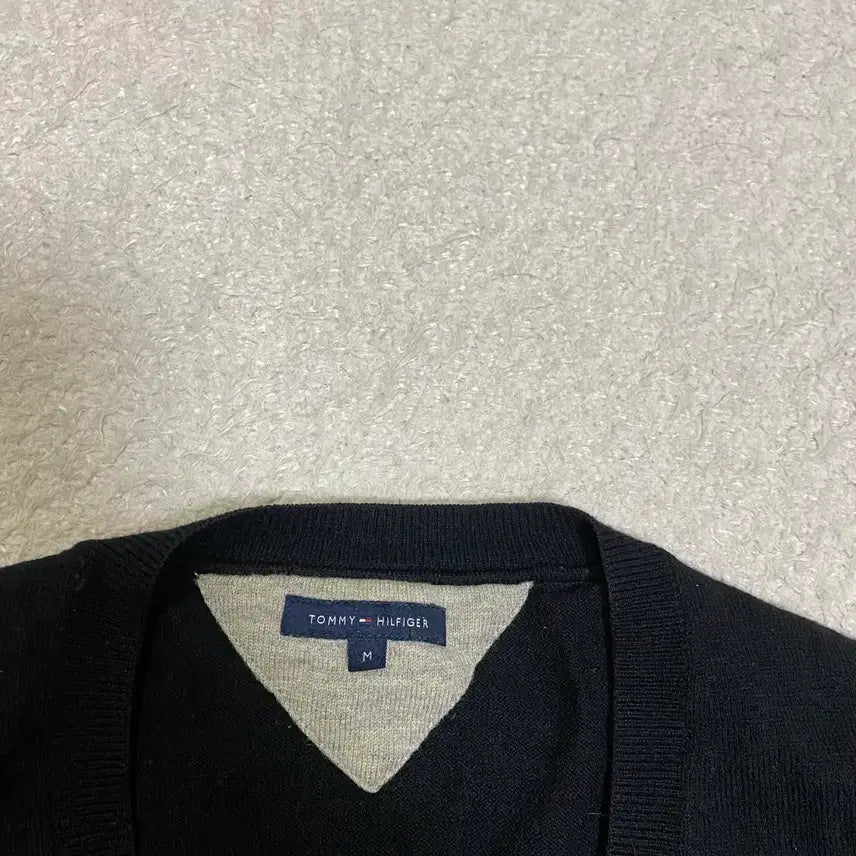 [BUNJANG] Tommy Hilfiger Black V-Neck Knit Women&