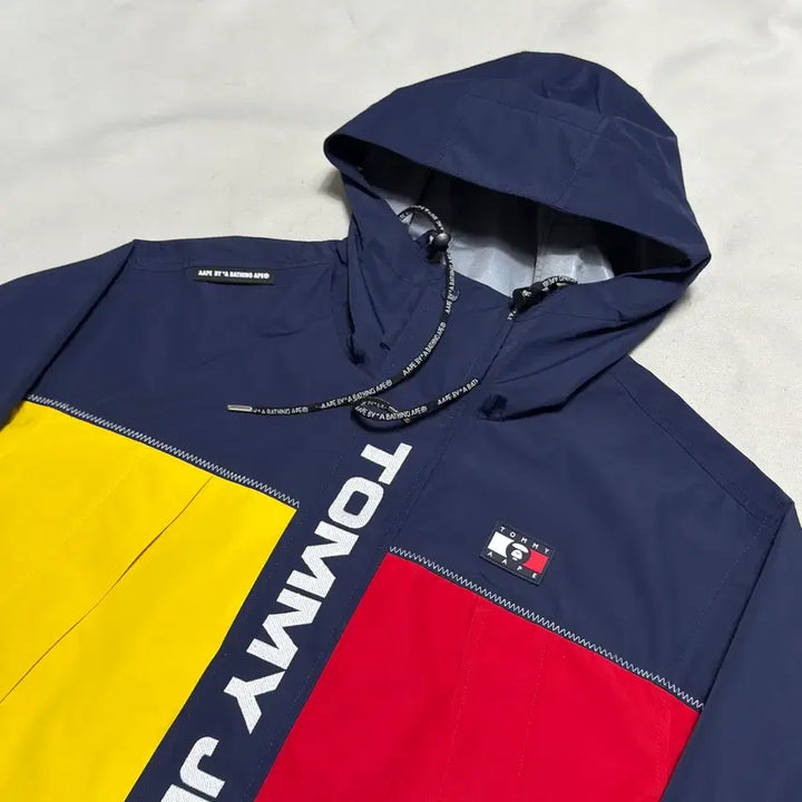 [BUNJANG] Ape Tommy Hilfiger Color Block Windbreaker Jacket / M 에이프 타미 진스 콜라보 배색 바람막이