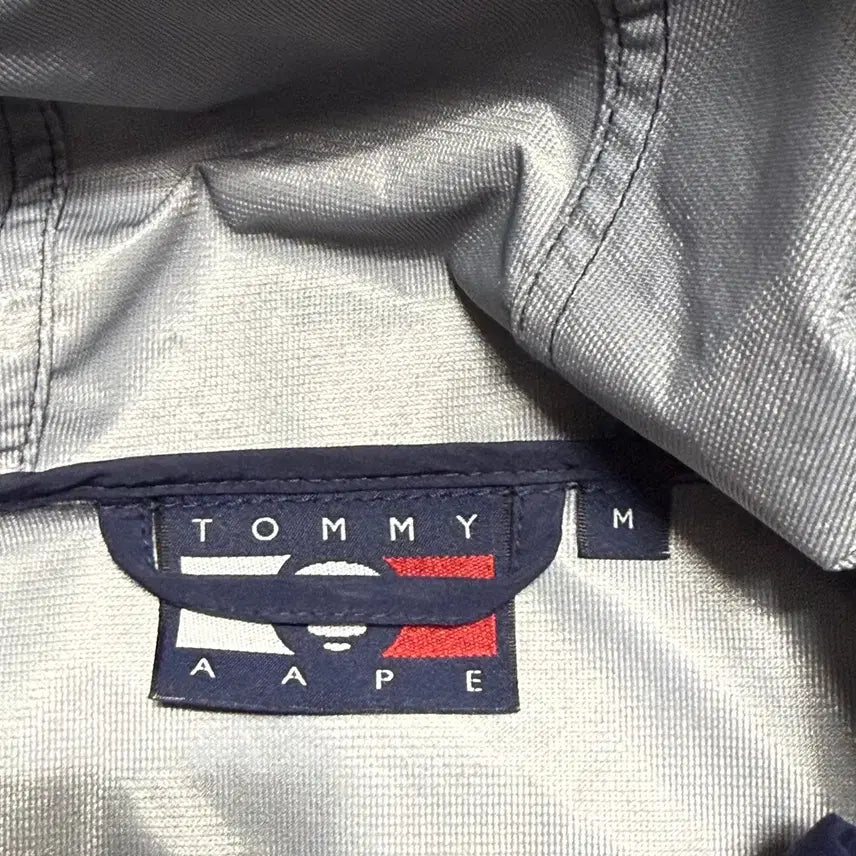 [BUNJANG] Ape Tommy Hilfiger Color Block Windbreaker Jacket / M 에이프 타미 진스 콜라보 배색 바람막이