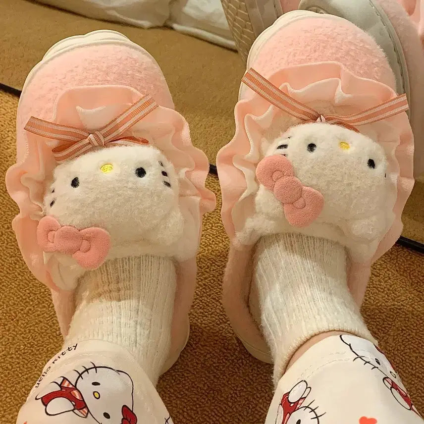 [BUNJANG] Sanrio Hello Kitty Plush Slippers (New) / (새상품) 키티 털 인형 거실화 실내화 신발 슬리퍼