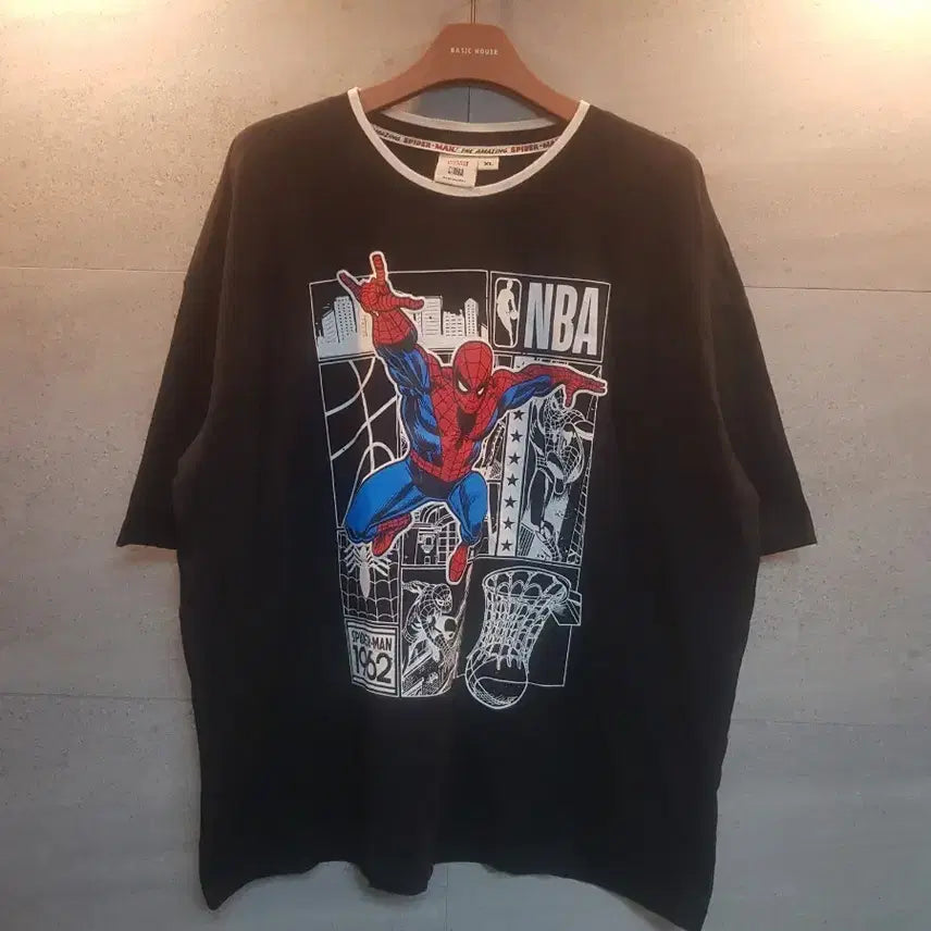 [BUNJANG] Marvel Spider-Man x NBA Black T-shirt / 마블 스파이더맨 x NBA 반팔 티셔츠. 미착!