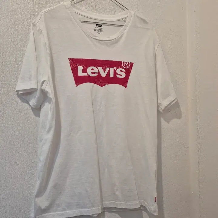 [SOLD OUT] 리바이스 흰색 반팔 티셔츠 레드 로고
