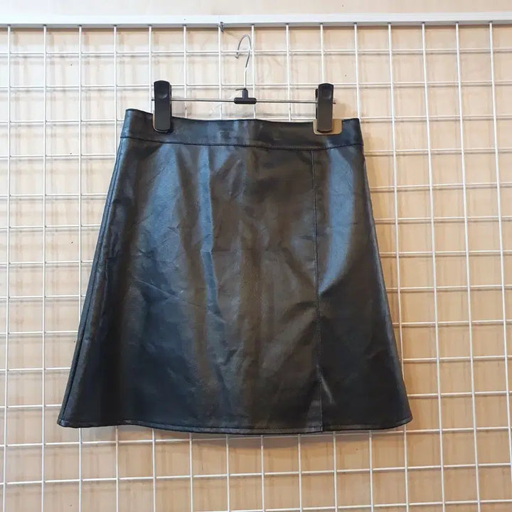 [BUNJANG] Black Leather Mini Skirt with Front Slit / 블랙 레더 미니스커트