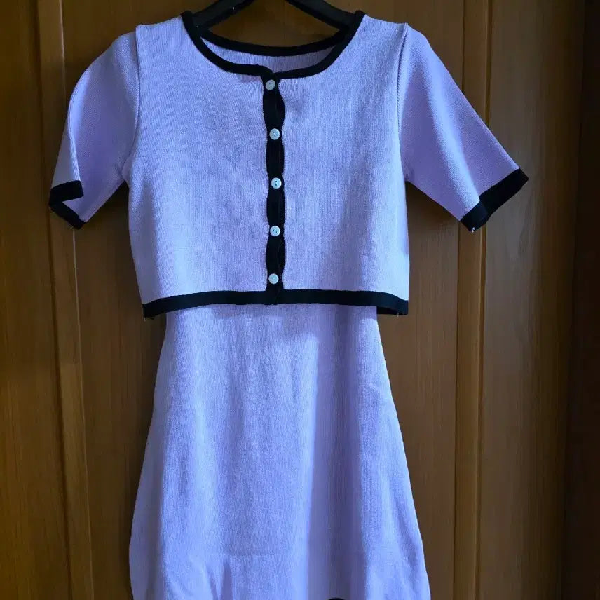 [SOLD OUT] (새상품) 검정 테두리 포인트 끈원피스가디건셋트..연한 보랏빛(44~55