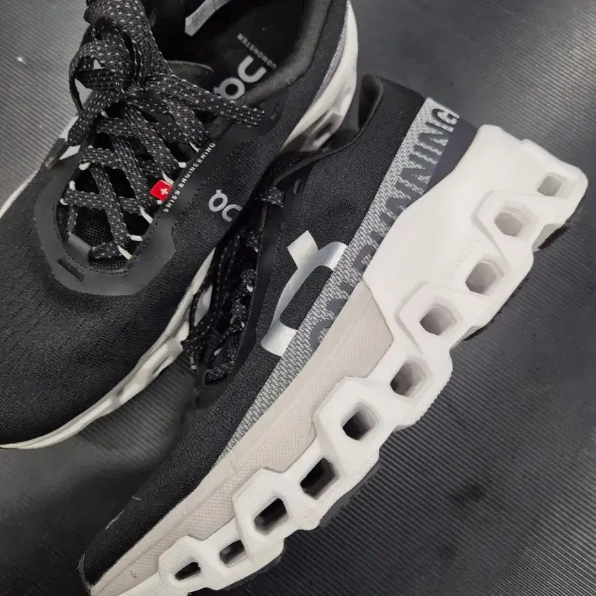 [BUNJANG] On Running Cloudmonster 3 Running Shoes Black / 온러닝 클라우드 몬스터3 블랙