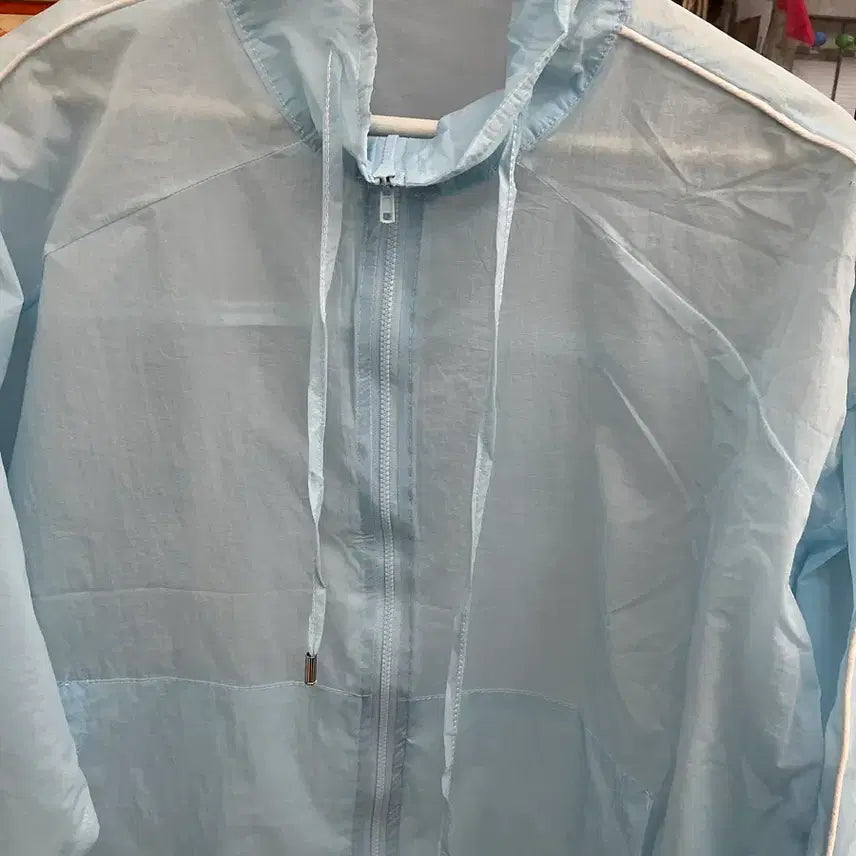 [SOLD OUT] 하늘색 바람막이 점퍼 남녀공용