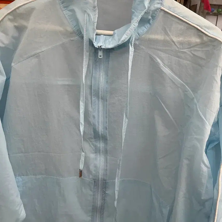 [SOLD OUT] 하늘색 바람막이 점퍼 남녀공용