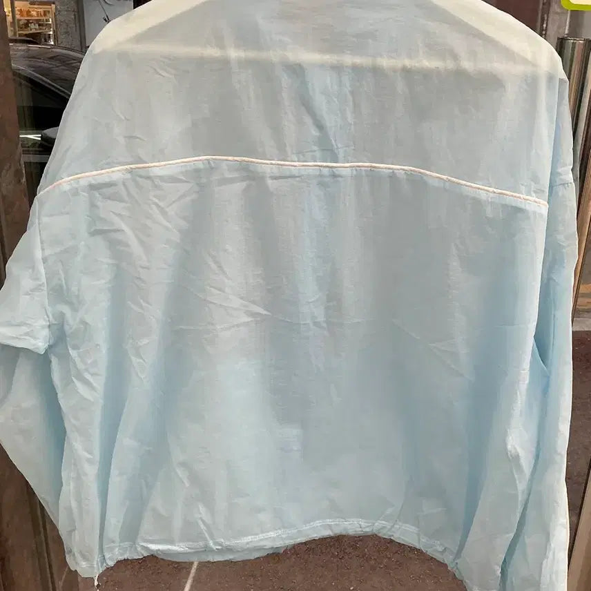 [SOLD OUT] 하늘색 바람막이 점퍼 남녀공용