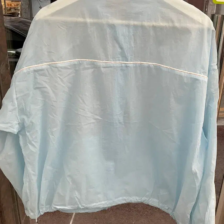 [SOLD OUT] 하늘색 바람막이 점퍼 남녀공용