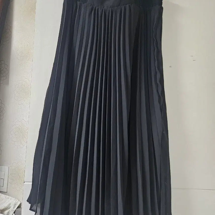 [BUNJANG] Black Pleated Midi Skirt with Lace Hem / 블랙   플리츠 미디스커트