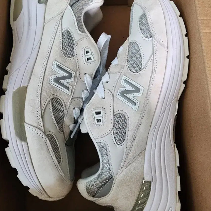 [BUNJANG] New Balance 992 White Silver Sneakers / 뉴발란스 992 화이트실버