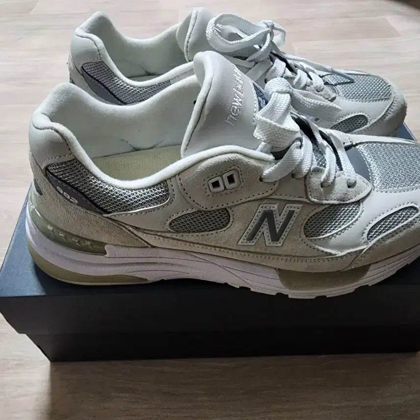 [BUNJANG] New Balance 992 White Silver Sneakers / 뉴발란스 992 화이트실버