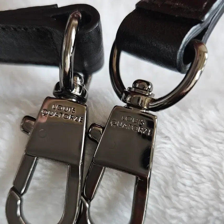 [BUNJANG] Louis Quatorze Raw Leather Shoulder Cross Bag / 루이까또즈새상품생지가죽