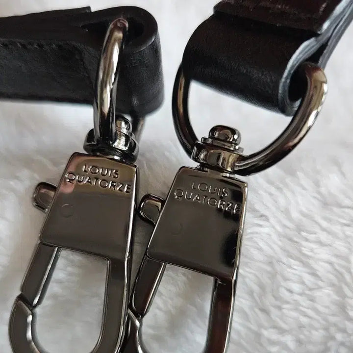 [BUNJANG] Louis Quatorze Raw Leather Shoulder Cross Bag / 루이까또즈새상품생지가죽