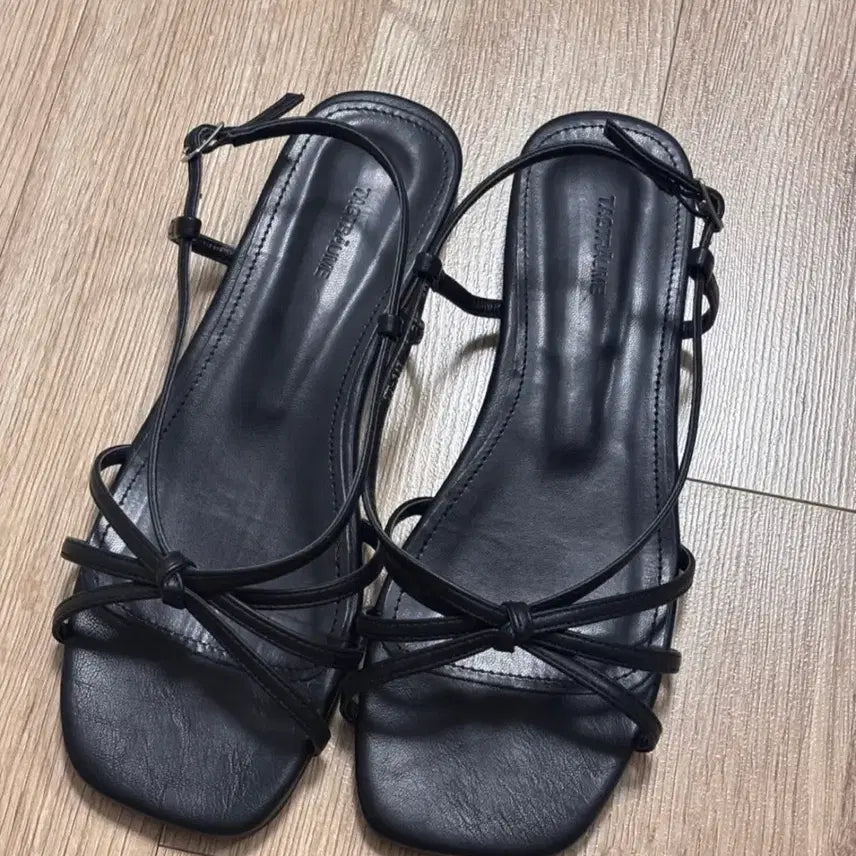 [SOLD OUT] 타크트로이메 샌들