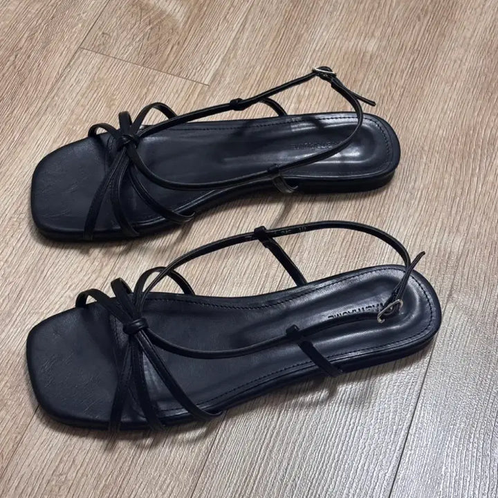 [SOLD OUT] 타크트로이메 샌들