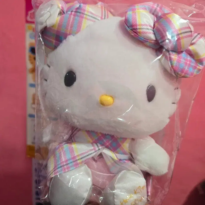 [BUNJANG] Sanrio Hello Kitty 50th Anniversary Tartan Check Plush Doll / 산리오 키티 50주년 타탄체크 키티 누이인형