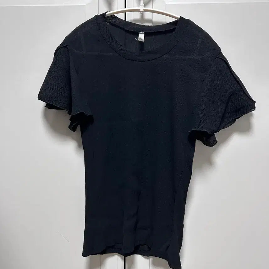 [BUNJANG] Black Shirred Short Sleeve Blouse / [새] 블랙 셔링 반팔 블라우스 티셔츠