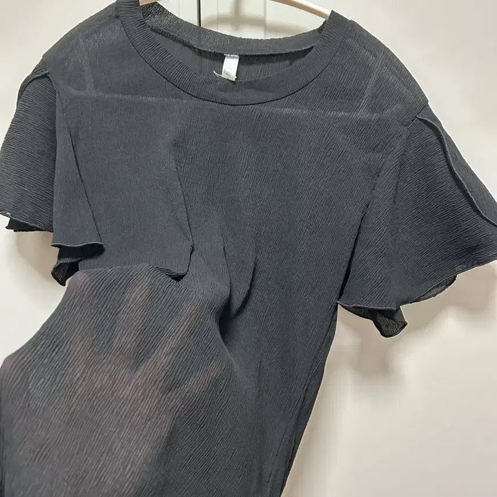 [BUNJANG] Black Shirred Short Sleeve Blouse / [새] 블랙 셔링 반팔 블라우스 티셔츠