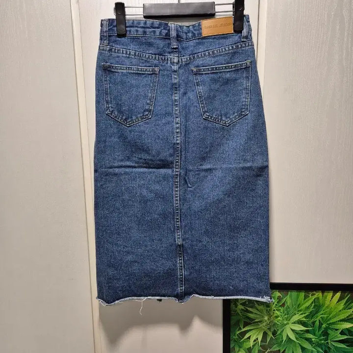 [BUNJANG] Denim Skirt Mid-Wash / (세일)(새상품)데님 스커트 앞절개 사이즈 중청