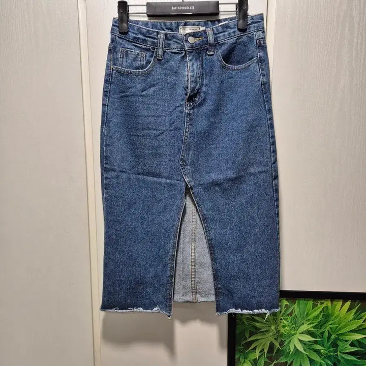 [BUNJANG] Denim Skirt Mid-Wash / (세일)(새상품)데님 스커트 앞절개 사이즈 중청