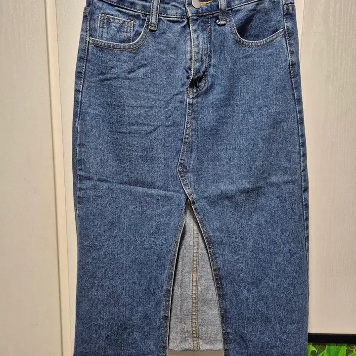 [BUNJANG] Denim Skirt Mid-Wash / (세일)(새상품)데님 스커트 앞절개 사이즈 중청
