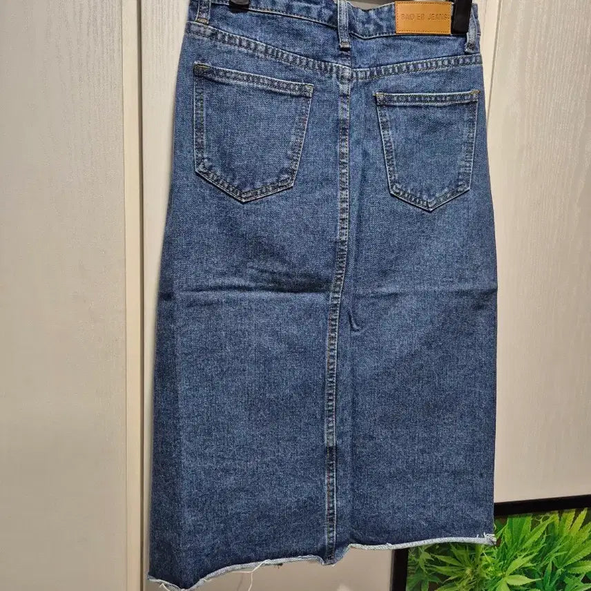 [BUNJANG] Denim Skirt Mid-Wash / (세일)(새상품)데님 스커트 앞절개 사이즈 중청