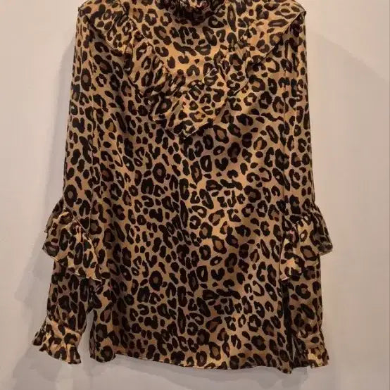 [BUNJANG] SJYP Leopard Frill Blouse / SJYP 레오파드 블라우스