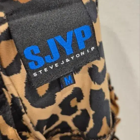 [BUNJANG] SJYP Leopard Frill Blouse / SJYP 레오파드 블라우스