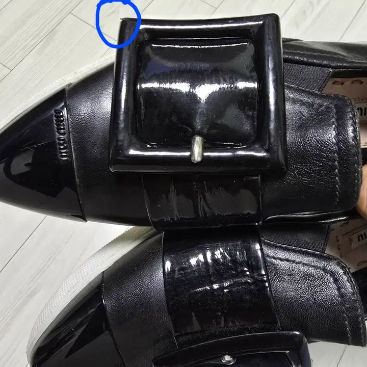 [BUNJANG] Miu Miu Patent Leather Slip-on Shoes / 미우미우 페이던트 슬립온 37.5 운포