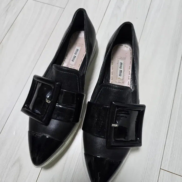 [BUNJANG] Miu Miu Patent Leather Slip-on Shoes / 미우미우 페이던트 슬립온 37.5 운포