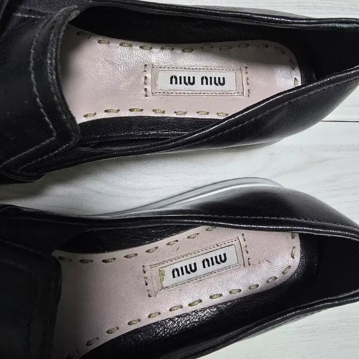 [BUNJANG] Miu Miu Patent Leather Slip-on Shoes / 미우미우 페이던트 슬립온 37.5 운포