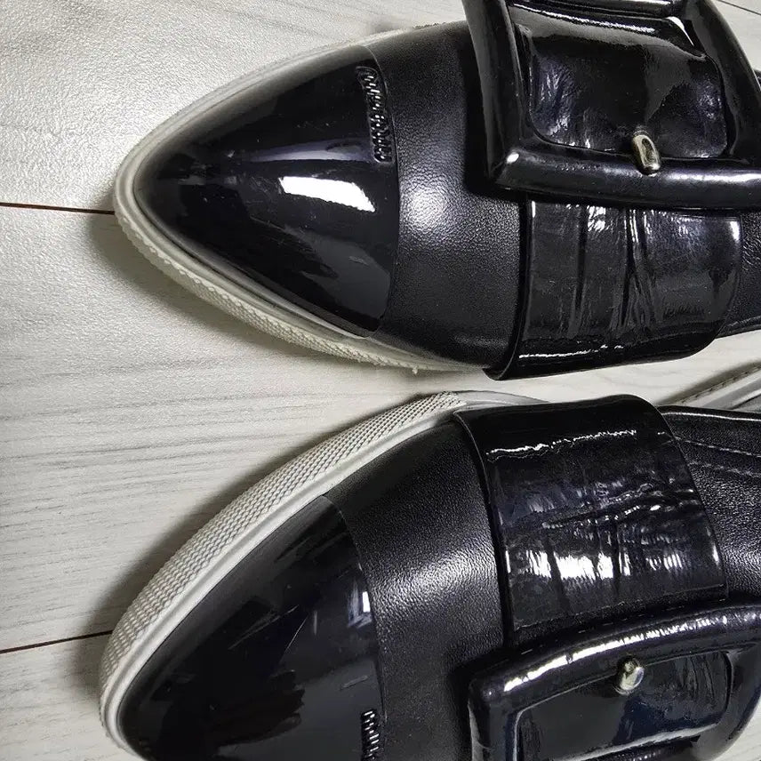 [BUNJANG] Miu Miu Patent Leather Slip-on Shoes / 미우미우 페이던트 슬립온 37.5 운포