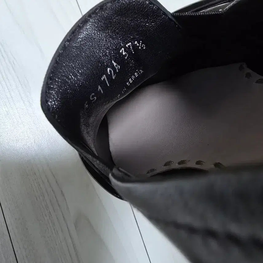 [BUNJANG] Miu Miu Patent Leather Slip-on Shoes / 미우미우 페이던트 슬립온 37.5 운포