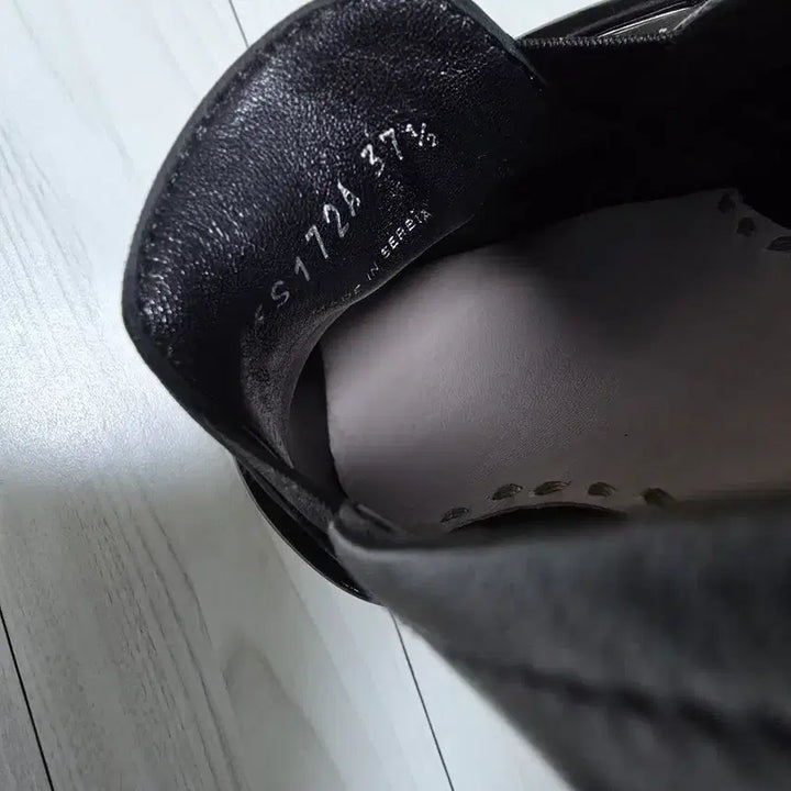 [BUNJANG] Miu Miu Patent Leather Slip-on Shoes / 미우미우 페이던트 슬립온 37.5 운포