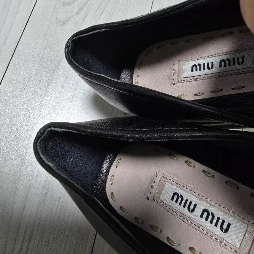 [BUNJANG] Miu Miu Patent Leather Slip-on Shoes / 미우미우 페이던트 슬립온 37.5 운포