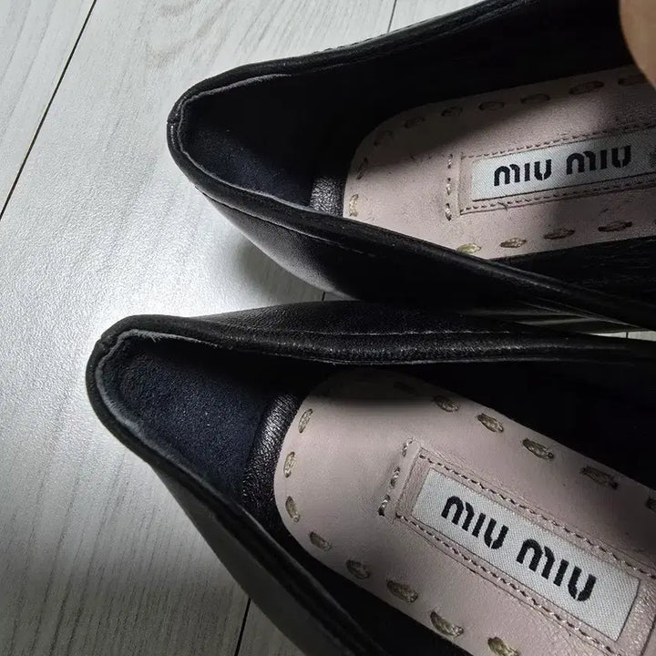 [BUNJANG] Miu Miu Patent Leather Slip-on Shoes / 미우미우 페이던트 슬립온 37.5 운포