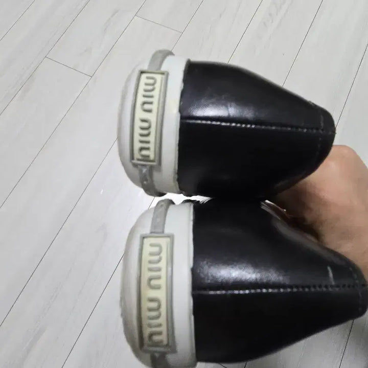 [BUNJANG] Miu Miu Patent Leather Slip-on Shoes / 미우미우 페이던트 슬립온 37.5 운포