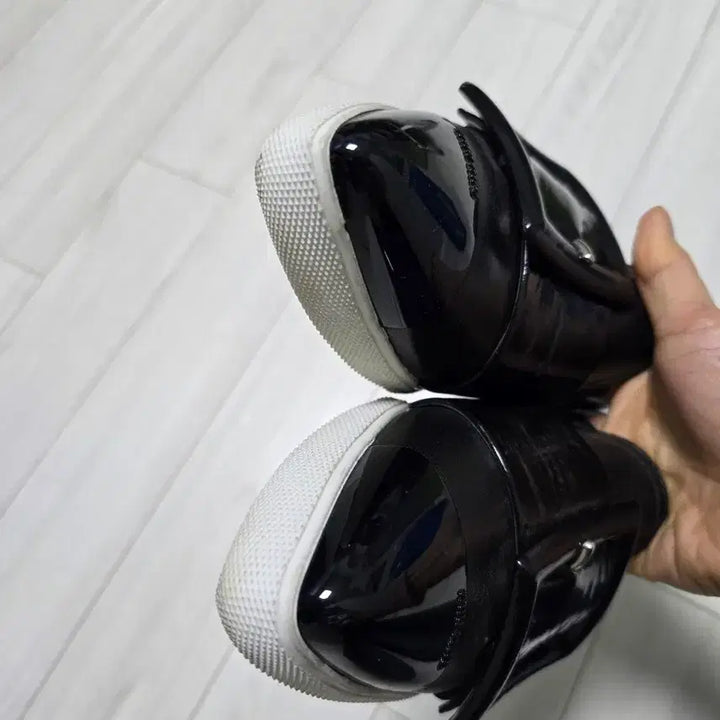 [BUNJANG] Miu Miu Patent Leather Slip-on Shoes / 미우미우 페이던트 슬립온 37.5 운포