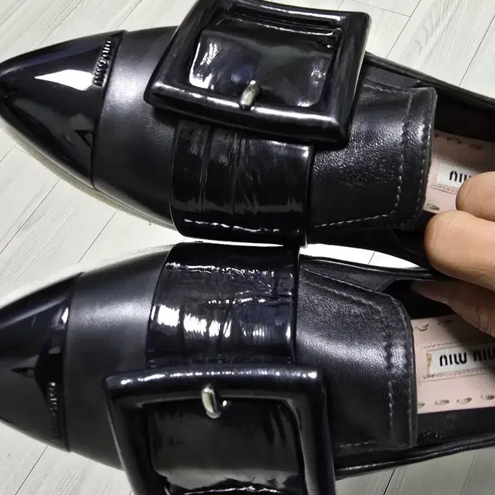 [BUNJANG] Miu Miu Patent Leather Slip-on Shoes / 미우미우 페이던트 슬립온 37.5 운포