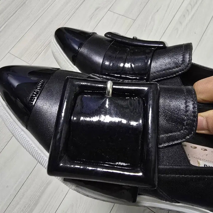 [BUNJANG] Miu Miu Patent Leather Slip-on Shoes / 미우미우 페이던트 슬립온 37.5 운포