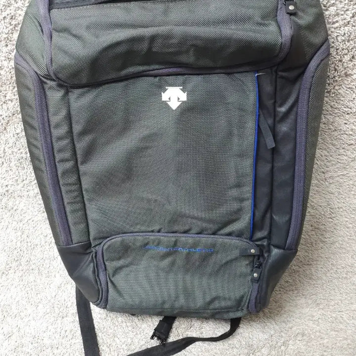 [BUNJANG] Descente Athletic Square Backpack / 데상트 애슬레틱 스퀘어 백팩