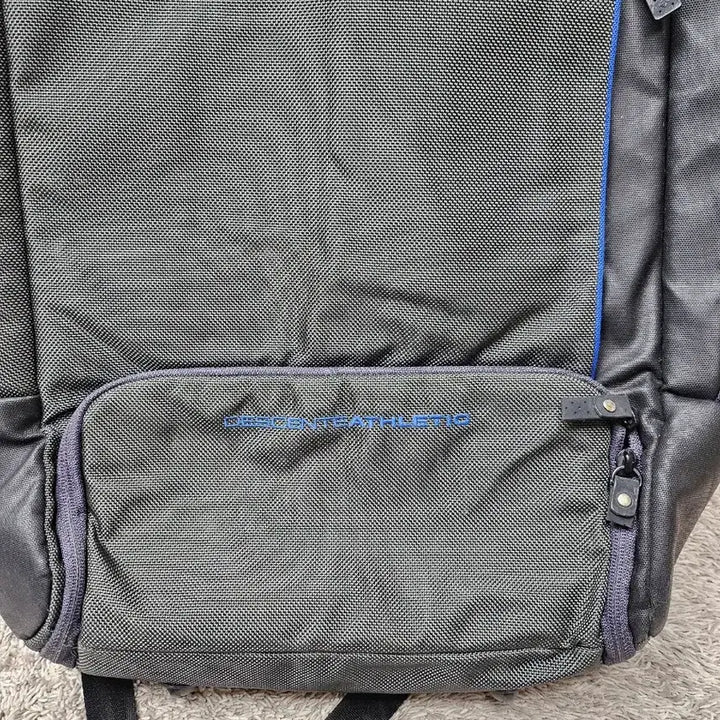 [BUNJANG] Descente Athletic Square Backpack / 데상트 애슬레틱 스퀘어 백팩
