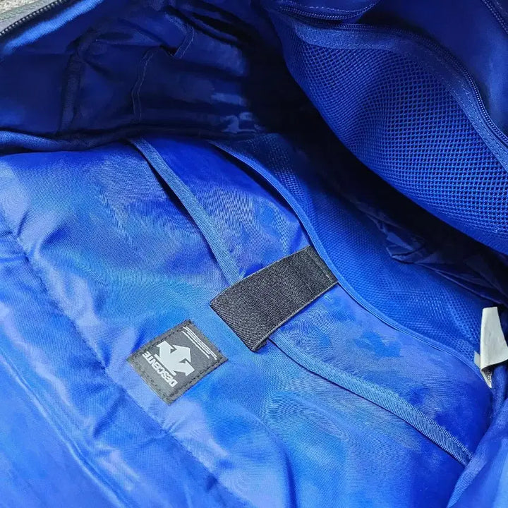[BUNJANG] Descente Athletic Square Backpack / 데상트 애슬레틱 스퀘어 백팩