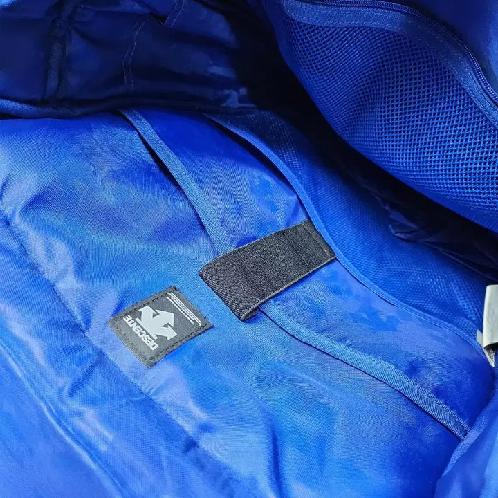 [BUNJANG] Descente Athletic Square Backpack / 데상트 애슬레틱 스퀘어 백팩