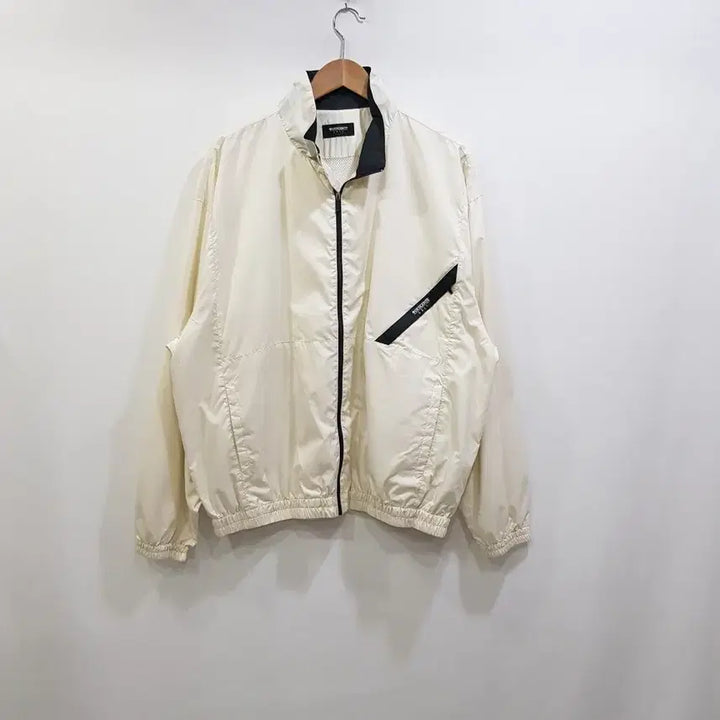 [BUNJANG] Descente Embroidered Logo Mesh Lined Oversized Windbreaker Jacket (Men&