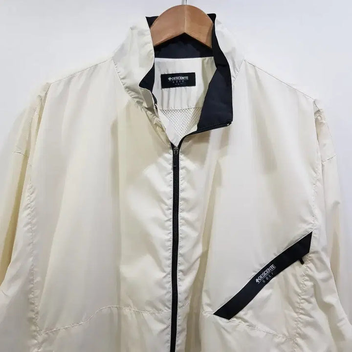 [BUNJANG] Descente Embroidered Logo Mesh Lined Oversized Windbreaker Jacket (Men&