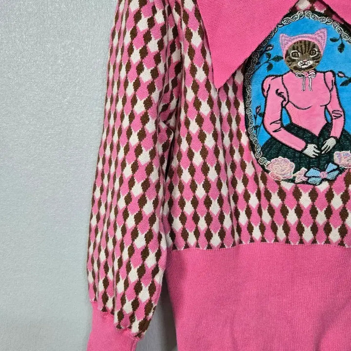 [BUNJANG] Pink Cat Embroidery Crop Sweater / 고양이 자수 핑크 크롭 패턴 스웨터 55~66