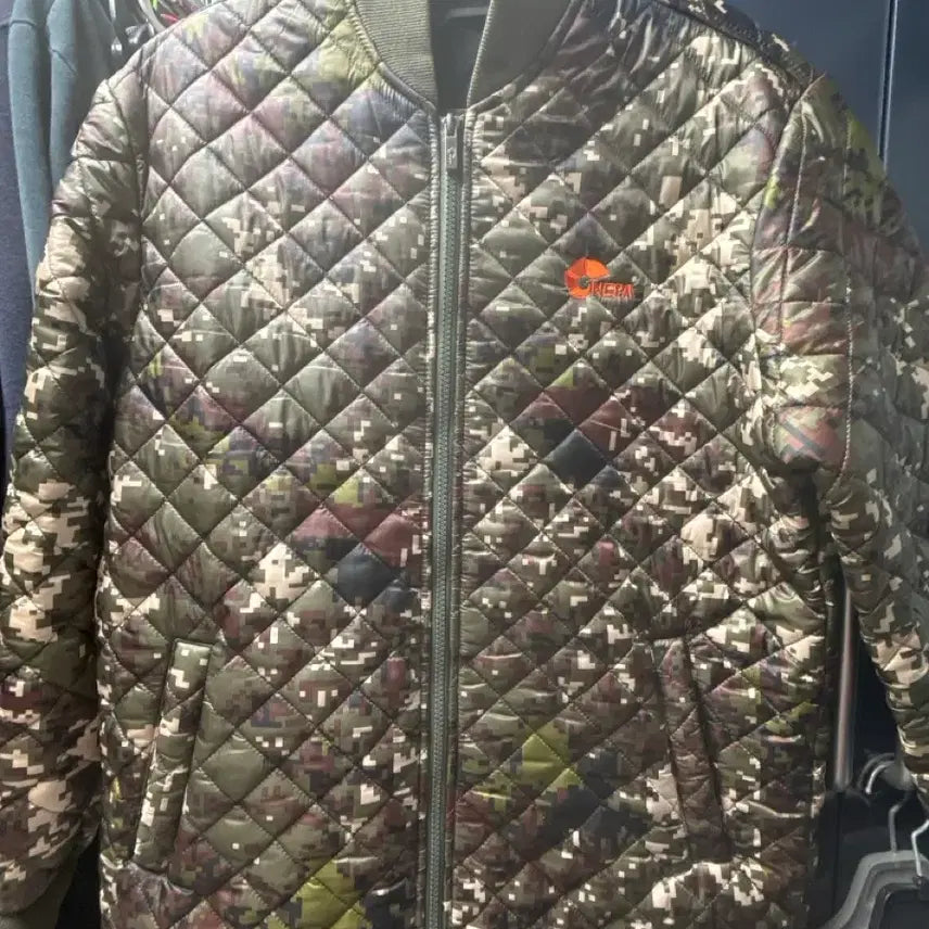 [BUNJANG] Nepa Camo Quilted Padding Jumper / 네파 카모 퀼팅 패딩 점퍼